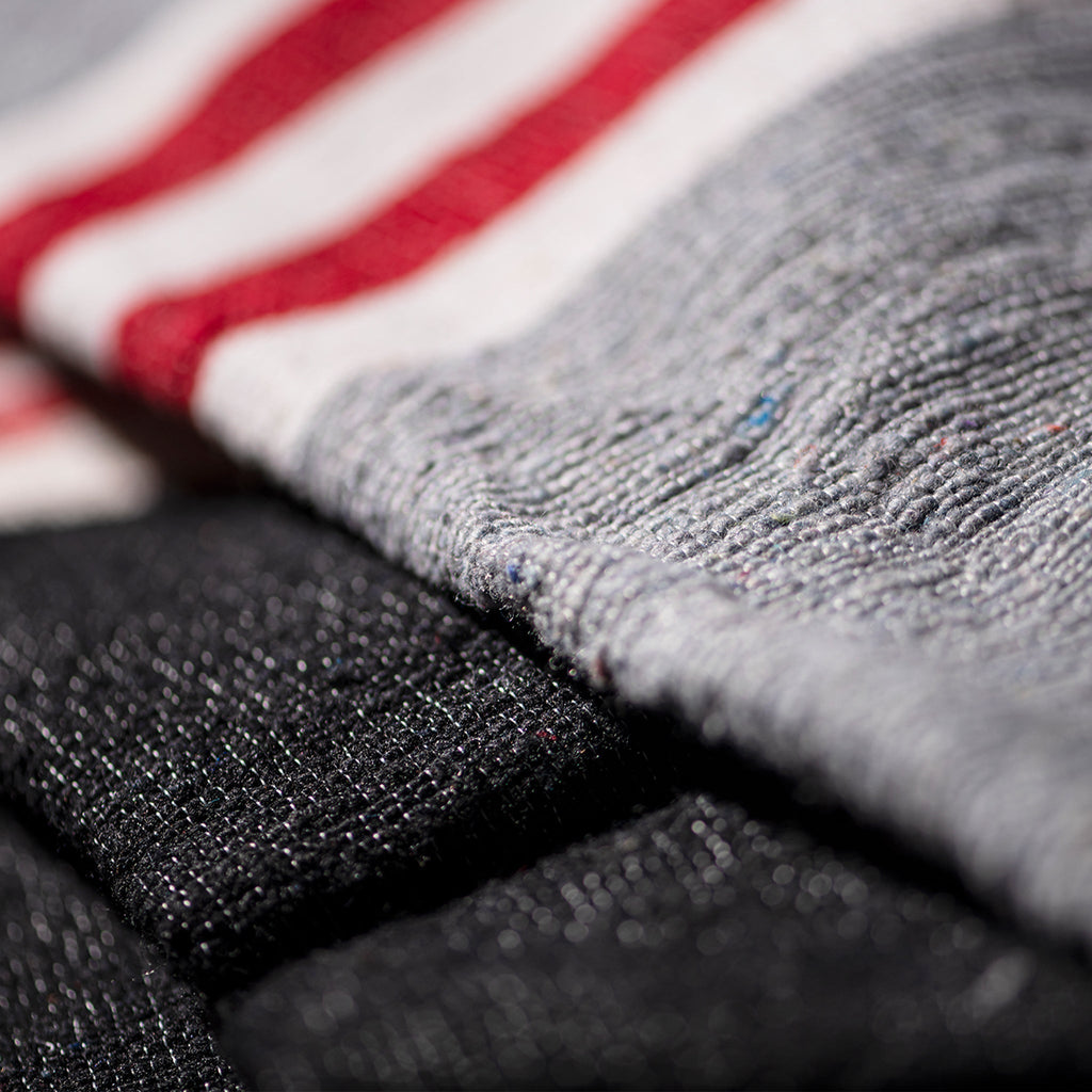 MOVIE BLANKET BLACK RED STRIPE